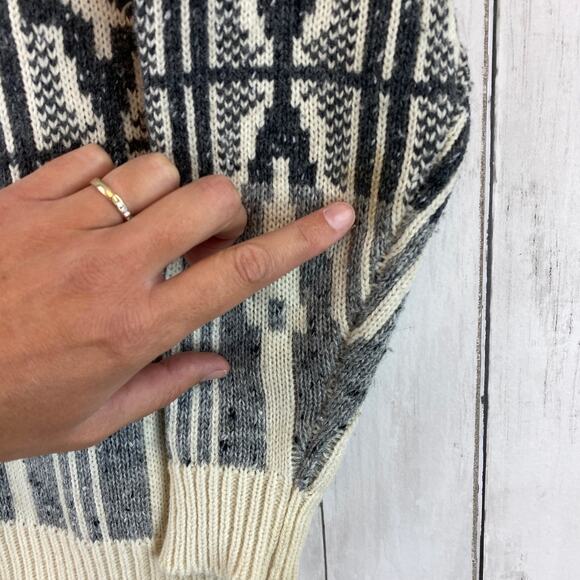 VTG Liz Claiborne Cream/Gray Print Wool Blend Mock Neck Tunic Sweater Size Small - Picture 10 of 11